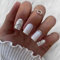 24 Stück Eckig Falsche Nägel Kurz, Weiß Französisches Tipp Press On Nails Square Glitzer Künstliche Nägel Zum Aufkleben, Kunstnägel Full Cover Falsche Nägel für Frauen und Mädchen