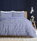 Sleepdown Parure de lit avec Housse de Couette et taies d'oreiller à Volants - Motif Vichy - Bleu uni - Super King Size (260 x 220 cm)