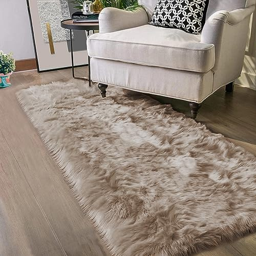 Latepis Teppichläufer aus Kunstfell, waschbar, zottelig, flauschig, weich, für Wohnzimmer, Schlafzimmer, Schlafsaal, Boden, Sofa, pelzig, Beige