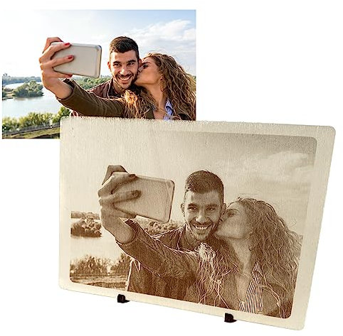 Jackplott Dein Foto als Holzbild Laser Gravur (20 x 15cm), persönlich angepasst und individuell. Ob als Geschenk für Hochzeiten, Geburtstage, Jubiläum oder einfach als Deko. (20 x 15 cm)