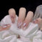 Bkemkri 24 Pièces Faux Ongles Court Carrés Français Perle Papillon Brillant Ongles à Coller Naturel Acrylique Bâton sur Les Ongles avec Autocollants Adhesif Ballerine Press on Nails Mujeres y niñas