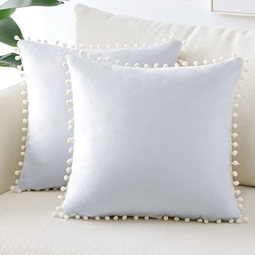 Sungeek 2er Set Samt Kissenbezüge, Weich Kissenbezug mit Pompons Dekorativ Zierkissenbezüge Dekokissen Sofakissen Couchkissen Deko Kissenhülle für Sofa Schlafzimmer Wohnzimmer (40x40 cm, Weiß)