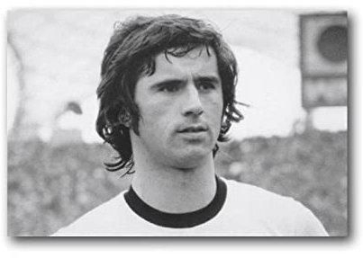 Enartly Kunstdruck Poster Gerd Müller Retro Schwarz-Weiß-Gedenk-Fußballlegende (7) Bild zum Aufhängen Foto Geschenkidee Dekoration Kunstwerke für Zuhause 50x70cm Kein Rahmen