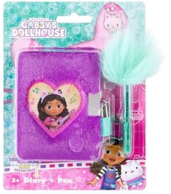 Gabby's Dollhouse Plüsch Tagebuch Set für Mädchen | Kuscheliges Notizbuch mit Schloss und 2 Schlüsseln | Inklusive Fluffy Stift mit Feder | Tagebuch + Kugelschreiber | Geschenkset ab 3 Jahren