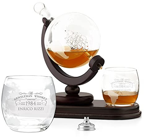 Maverton Decanter per Whisky in vetro - incisione personalizzata - Caraffa a forma di mappamondo da 850 ml + 2 bicchieri da whisky - regalo uomo - whiskey