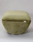 Qiyano Hocker Pouf großer Sitzhocker weicher Samtbezug in Grün modern quadratisch bequem für Wohnzimmer, Schlafzimmer, Kunstlederverzierung in Grafit, Höhe ca. 43 cm, Farbe: Grün