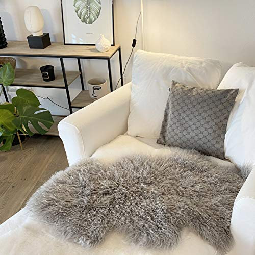 Hollert Lammfell Tibet Sheepskin Monglolisches Schaffell gelockt sehr weich Echtfell Dekoration Läufer Teppich Größe 90-100, Farbe Grau
