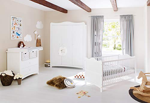 PINOLINO Kinderzimmer-Set Florentina breit groß, 3-tlg. mit Kinderbett mit Lattenrost, Wickelkommode inkl. Wickelaufsatz und Schrank, für Babys und Kleinkinder, aus weißem Dekor