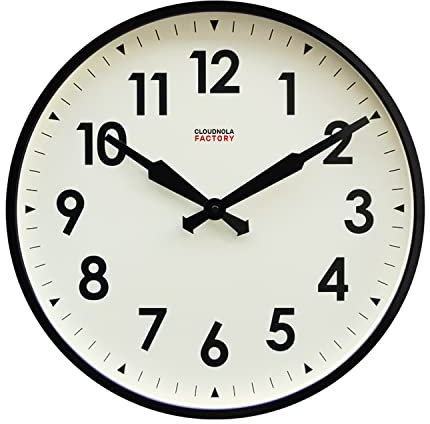 Cloudnola Factory Schwarze Metall Bahnhofsuhr mit Zahlen - Designer Wanduhr Schwarz, 45 cm Durchmesser - Moderne Wanduhr ohne Ticken, Batteriebetrieben