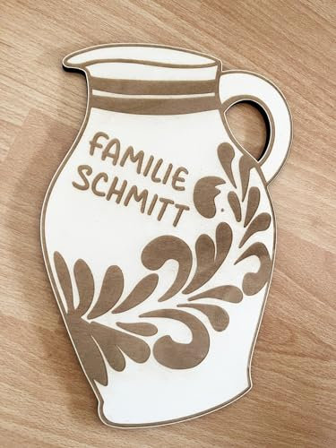 NoriKids Türschild aus Holz | Namensschild für Haustür | Familienschild nachhaltig & handgefertigt | Haustürschild zum Aufhängen | Türdeko in Kannenform mit Gravur | personalisierte Geschenke