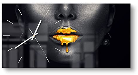 DEQORI Glasuhr | vertikal 60x30 cm | Motiv Goldbedeckte Lippen | große XXL Design Uhr aus Glas | leise Wanduhr für Wohnzimmer & Küche | moderne Hingucker Uhr für die Wand