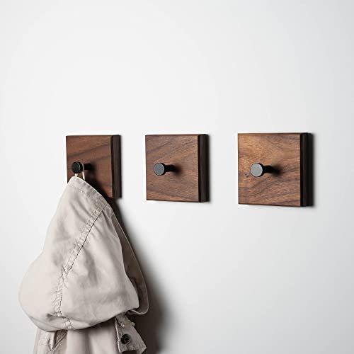 WOODS Lot de 3 crochets carrés en bois - Fabriqué à la main en Bavière - Individuellement ou comme porte-manteau - Porte-serviettes - En noyer, crochets noirs)