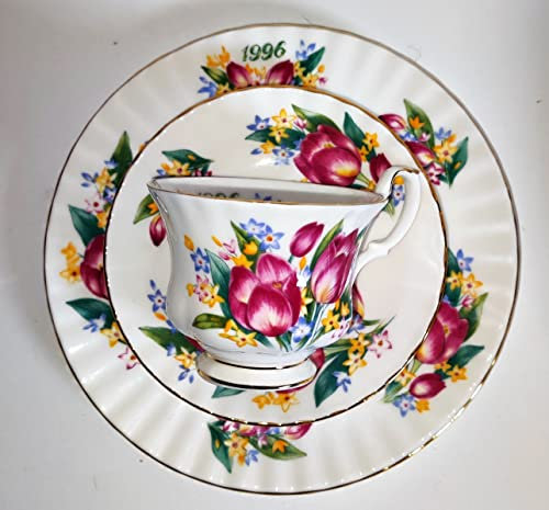 Royal Albert / Collectible Cup / Teas of the Year / Tulip 1996 / Bone China / 1 Cup / 1 Saucer / 1 Cake Plate
