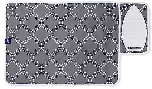 Encasa XO Tapis de Repassage 70x50 cm avec Rembourrage de 3mm & Repose-Fer Silicone pour Le Repassage à la Vapeur sur la Table ou Le lit-Couverture résistante à la Chaleur- Carreaux Gris