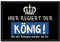 PR Print Royal Fußmatte Hier regiert der König/Rutschfester Fußabtreter für innen und außen/Schmutzmatte/Türmatte/mit lustigem Spruch / 60 x 40 cm
