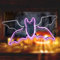 LED Universum - LED Fenstersilhouette neon lila Fledermaus Vlady mit Flügelschlag Effekt Fensterbild für Innen & Außen 230V IP44 54 x 25 cm Vampir schaurig schöne Halloween Gruseldeko