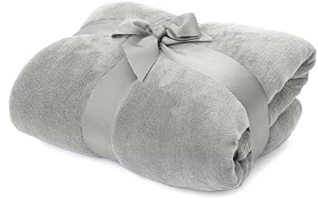 Lumaland Kuscheldecke 150x200cm aus herrlich kuscheligem 100% Coral Fleece | Warme & atmungsaktive Sofadecke aus besonders weichen Fasern zum Entspannen drinnen oder draussen [Hellgrau]