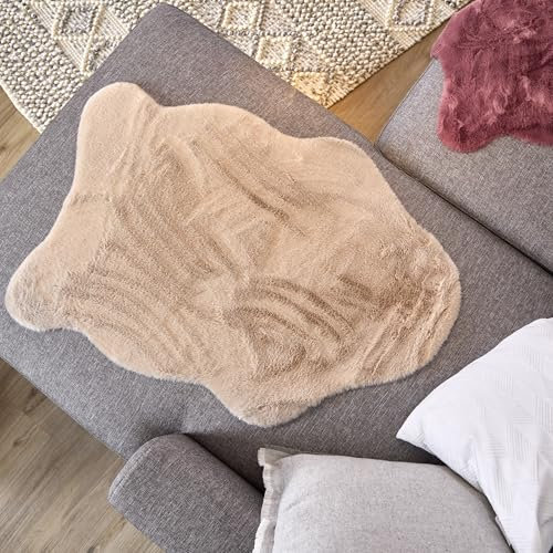 Astra Hochwertiger Kunstfell Teppich flauschig - Teppich Wohnzimmer - Hochflorteppich Lammfell Schaffell Accessoire - Dekofell 2er Set beige 40 x 60 cm
