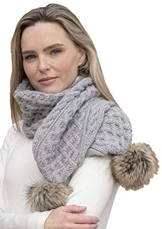 Aran Crafts Irish Cable Knit Wool Kunstfell Pom Schal 25,4 x 162,6 cm (100 % Merinowolle), Soft Grey, Einheitsgröße