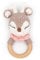 FeiOne Babysachen, Neugeborenen Geschenk – Holzgreifling mit Babyrassel, personalisiert, handgeknüpftes Tier, sound-aktive Rassel, perfekt für Baby Geschenk Mädchen und Jungen