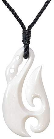 81stgeneration Handgeschnitzter Großer HEI Matau Haifischschwanz-anhänger aus Knochen | Surfer-Accessoires für Herren | Handgemachte Tribal Fischhaken Halskette | Koru-spiralamulett im Maori-Stil