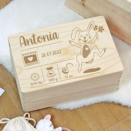 LittleStars Personalisierbare Erinnerungskiste Hase aus Holz (30x20x14 cm)