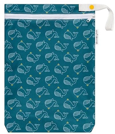 Windelmanufaktur Wetbag, atmungsaktive und wasserabweisende Nasstasche - Made in Germany (klein, Wale)