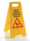 HENDI Schild Rutschgefahr, Warnhinweis in 5 Sprachen, Achtung, 300x460x(H)615mm, Polypropylen