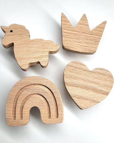 PLT Möbelgriffe im Märchen Motiv für Kindermöbel aus unbehandeltem Eichenholz, Knauf, Knopf, Weltall, Kommode, Schrank, Schublade, Tür, Kinderzimmer, Geschenk (4, Einhorn, Herz, Regenbogen, Krone)