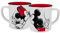 Disney Mickey & Minnie Tasse Kiss Sketch Emaille-Optik - Außen weiß, innen rot. 400ml. Material: Keramik, in Geschenkverpackung.