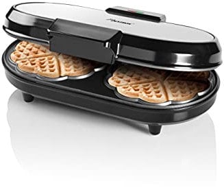 Bestron Gaufrier double pour gaufres classiques en forme de cœur, Machine à gaufres avec témoin de cuisson & revêtement anti-adhésif, 1200 Watts, Couleur: Argent