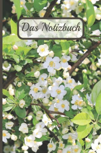 Das Notizbuch: Notizbuch mit blühenden kleinen weißen Blüten des dekorativen Apfelbaums