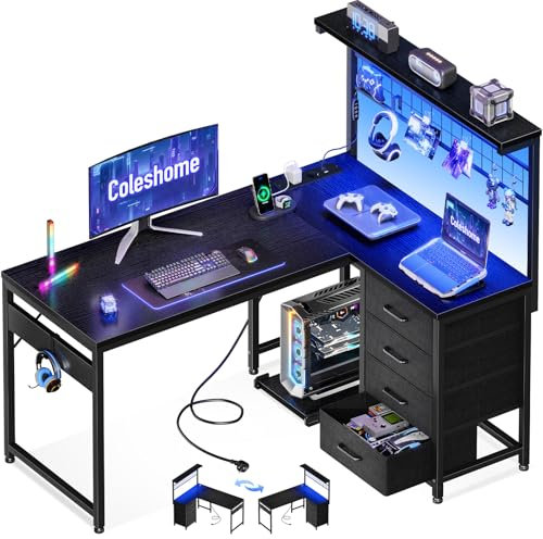 Coleshome Scrivania Gaming con LED, 110 x 80 cm Reversibile Tavolo Gaming con Cassetti e Prese, Scrivania Angolare con Ripiani e spazio di archiviazione, Nero