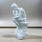 Resin The Thinker Thinking Man Statue Skulptur Frgurine Geschenk für Home Office Wohnzimmer Desktop Display Dekorative Dekoration (Weiß)