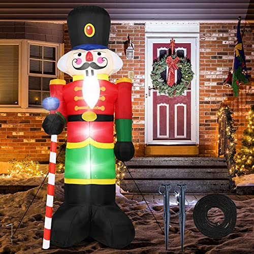 240cm Decoración Navideña Inflable, Soldado Cascanueces Modelo Inflable Navidad Soldado Papá Noel con 3 Luces LED Decoración Navideña con Soplador Incorporado Accesorios Montaje Interiores Exteriores