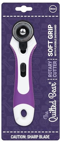 The Quilted Bear Rollschneider – Ergonomischer Rollschneider mit weichem Griff für Stoffe mit scharfer Schneidklinge und einfachem Klingenwechselsystem (28 mm)