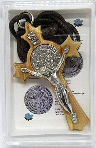 GTBITALY 10.022.90 LACSCA Kreuz San Benedikt aus Olivenholz mit Halskette, 8 cm mit Geschenkbox und italienischer Gebetskette.
