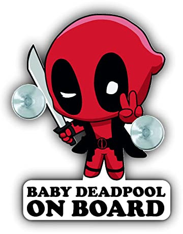 Geschenkschilder Baby Deadpool Schild für Auto PKW Kind | Kleinkind Mädchen Junge Name | lustige Idee für Eltern Mama Papa | Kindersicherheit 90 x 120mm | Saugnapf extra stark 1 Stück Aufkleber