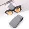 Brillenhalter für Auto Sonnenblende, Brillenhalter für Auto, Sonnenbrillenhalter Auto, Magnetische Auto Visier Brillenhalter,Sonnenbrillen Halterung/Ticket-Kartenclip(Hellgrau)