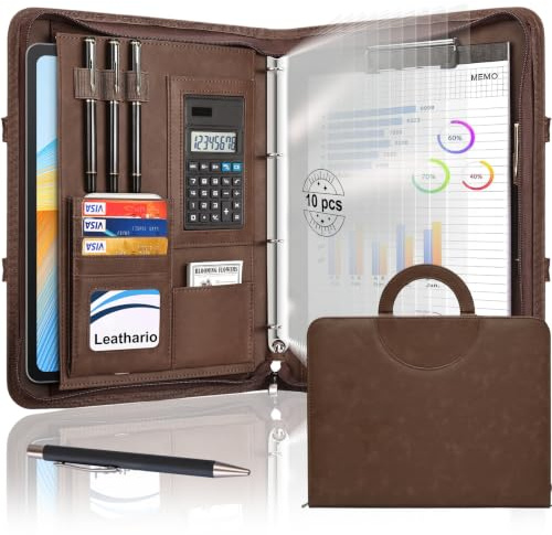 Leathario Porte Documents A4 avec Calculatrice, Portfolio avec Poignées Magnétiques en Simili Cuir, Organiseur de Conférences 4 Reliures à Anneaux, 10 Feuilles Classeuses Souples Offertes et 1 Stylo