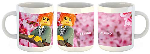 Unified Distribution Lego - Ninjago - Misako - Be Kind - Tasse mit Motiv Bedruckt, 300ml C-Henkel. Tolles Geschenk für Büro, Küche, Geburtstag, Ihre Neue Lieblingstasse zum Frühstück