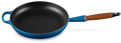 LE CREUSET Alpine Enamelled Cast Iron Frying Pan with Wooden Handle, 26 cm, Blue (Marseille)