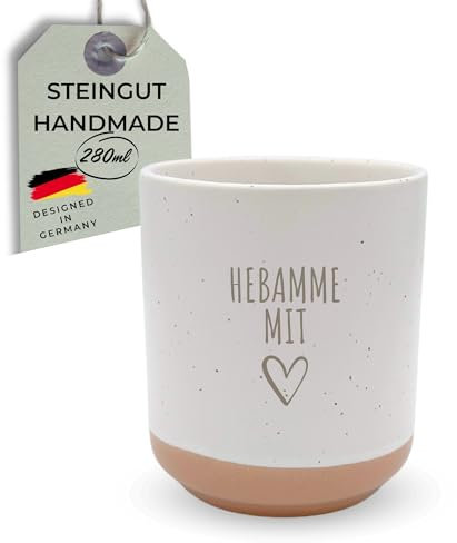 HerzHolzPapier® Tasse en faïence « Sage-femme avec cœur », 280 ml, faite à la main, passe au lave-vaisselle et au micro-ondes, blanc pastel, effet moucheté, cadeau pour sage-femme