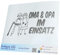 INDIGOS UG Aufkleber - Autoaufkleber - JDM - Die Cut - Oma und Opa im Einsatz Kinder Boy Girl - 300x142mm Silber - Heckscheibe - Heckscheibenaufkleber - Sticker Tuning Boot Auto Laptop LKW