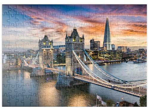 MyPuzzle Tower Bridge und Skyline von London, Großbritannien, kurz nach Sonnenuntergang - Premium 200 Teile Puzzle - MyPuzzle Sonderkollektion von Puzzle Galaxy