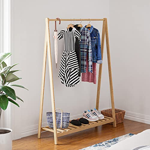 [en.casa] Kleiderständer Ledøje Garderobenständer mit Kleiderstange Jackenständer mit 1 Ablage Schlafzimmer Flur Standgarderobe Kiefernholz 125 x 106 x 38 cm