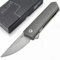 Böker Plus Couteau de poche Kwaiken Stubby Titan - Lame en acier haute performance avec une finition satinée - Revêtement en titane haute résistance - Avec œillet de sangle et clip de transport
