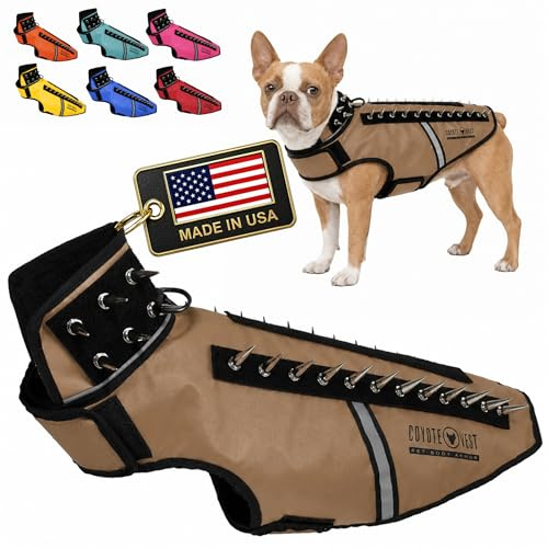 CoyoteVest SpikeVest Hundegeschirr, Weste für kleine Hunde, reflektierende Hundeweste mit Spikes, um dein Haustier vor Kojoten, Raptor- und Tierangriffen zu schützen, Anti-Hawk-Weste, USA(M-Texas Tan)