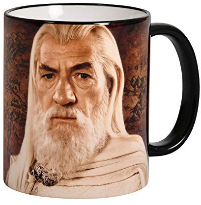 Elbenwald Herr der Ringe Tasse 20 Jahre Jubiläums Kollektion mit Gandalf Rundumdruck und Filmlogo 320 ml Keramik