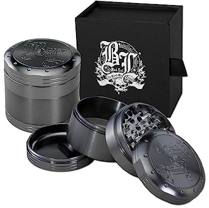 Black Leaf Deep Engraving Grinder 4-tlg. | grau | ⌀ 62/58mm | aus Aluminium | Diamantschliff Zähne | Magnetverschluss | Kräutermühle Crusher